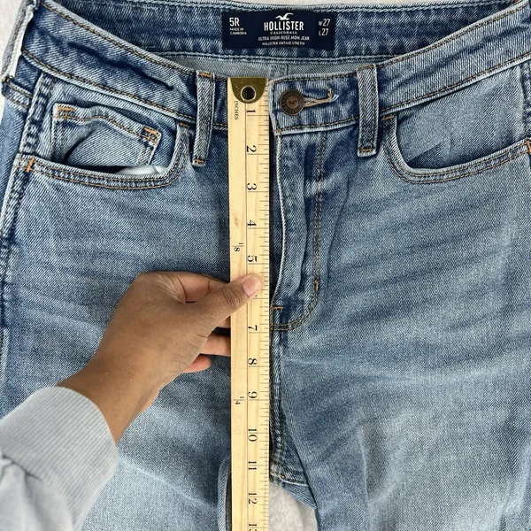 Hollister Ultra High Rise Mom Jean Womens Size 27 Light Wash‎ Denim Tapered Leg - Image 9