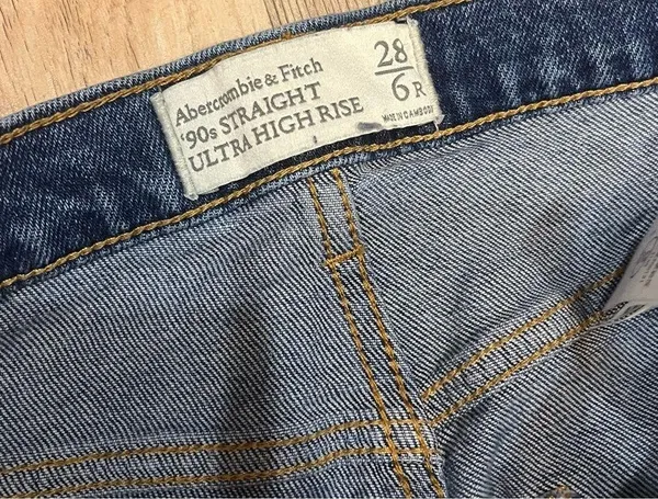 Abercrombie and Fitch 90's straight ultra high rise jeans Distressed sz 28 6 - Image 5