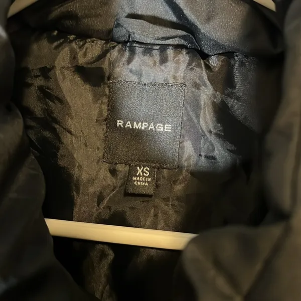 🛍️ host pick 🛍️ Black rampage puffy jacket - Image 2