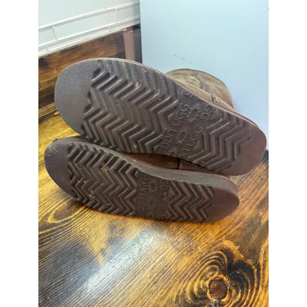 UGG Classic Short Brown Boots Size‎ 8 - Image 11