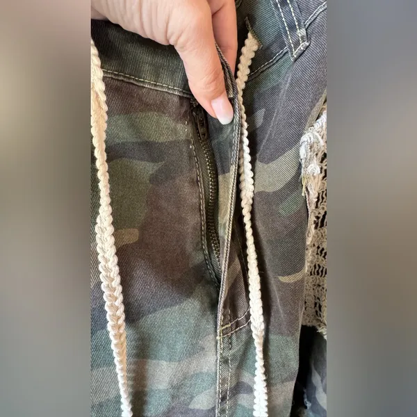 POL Camo Nomad Luxe Joggers Size Medium - Image 14