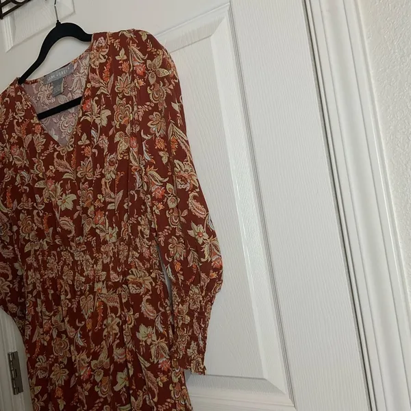 Lark + Grey women’s Floral V-Neck Dress size large - Image 4