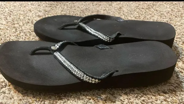 Black Platform Flip Flops Size 10 - Image 4