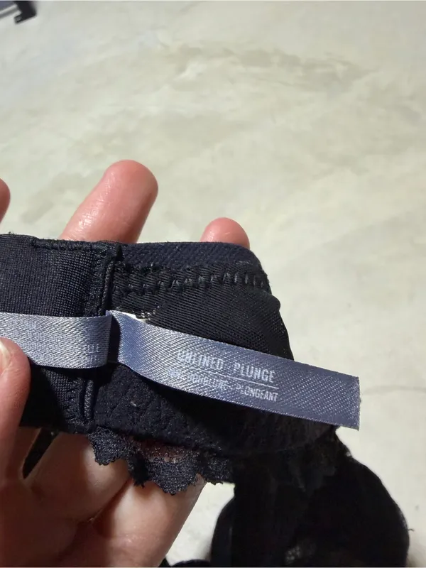 Aerie day to play Black Lace Unlined plunge bra 34D - Image 7