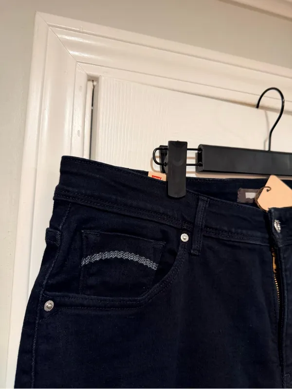 NWT Levi’s 512 Size 18W Short 512 Perfectly Shaping Bootcut Stretch Jeans Black - Image 4