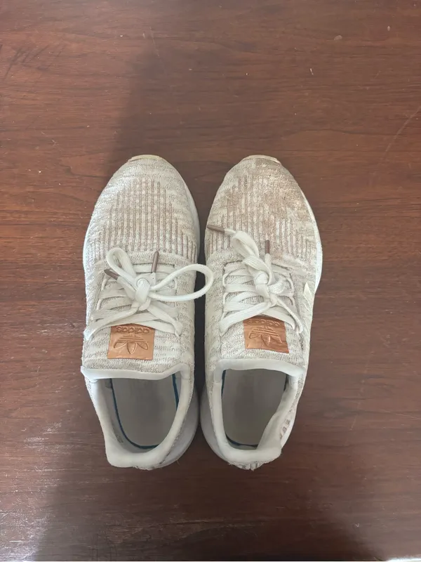 Adidas women’s swift run sneakers size 7.5 women’s - Image 2