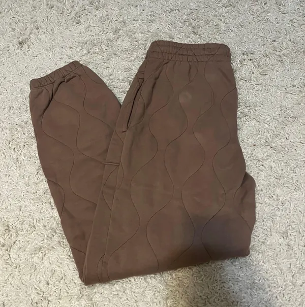 Abercrombie And Fitch Beige Quilted Joggers Medium - Image 2
