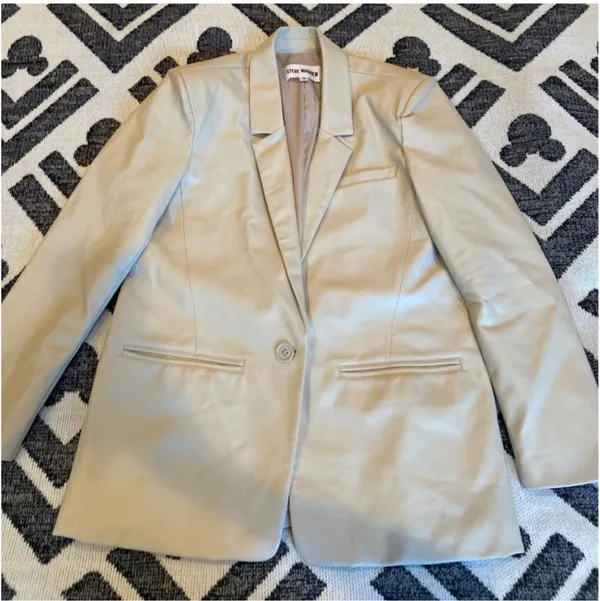 STEAL Steve Madden Cream blazer - Image 2