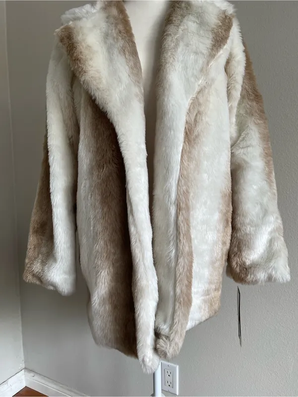XOXO Two-Tone Faux Fur Coat in Cream & Tan - Image 3