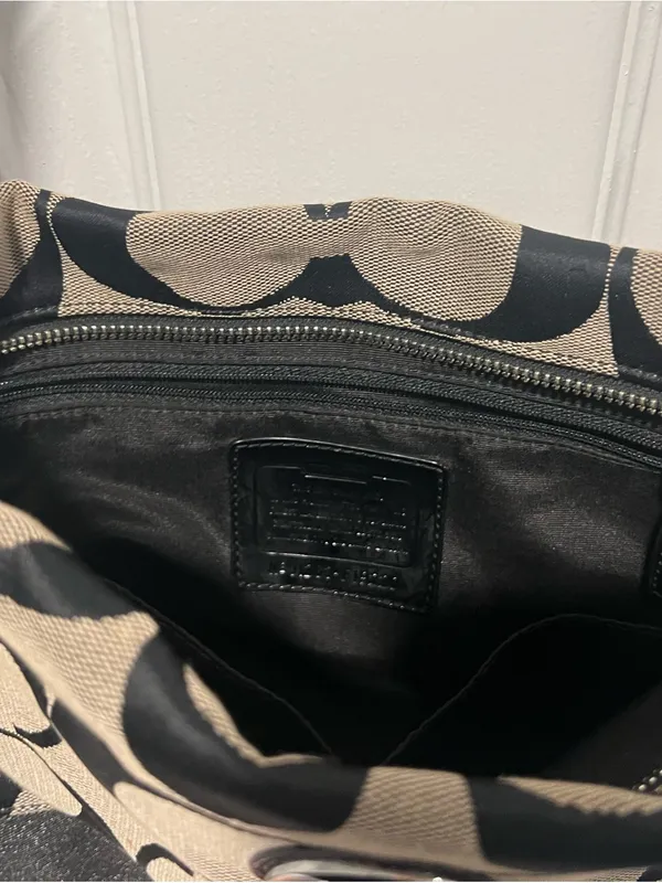 Coach Black and Gray Signature Canvas Shoulder Bag with Adjustable Strap - Image 5