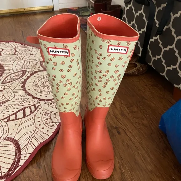 Hunter original tall boots. Fit size 7 - Image 3