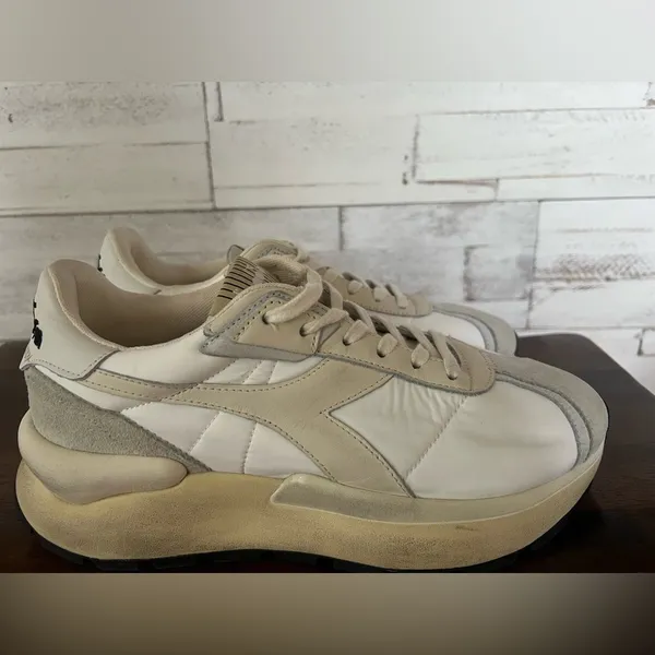 DIADORA Gender Inclusive Mercury Elite Water Resistant Sneaker in Size 6 5. (Wo) - Image 2