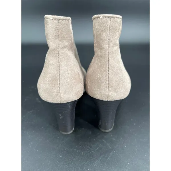 Aerosoles Winterstrole Taupe Faux Suede V-Cut Ankle Boots Shooties Size 7.5 M - Image 5
