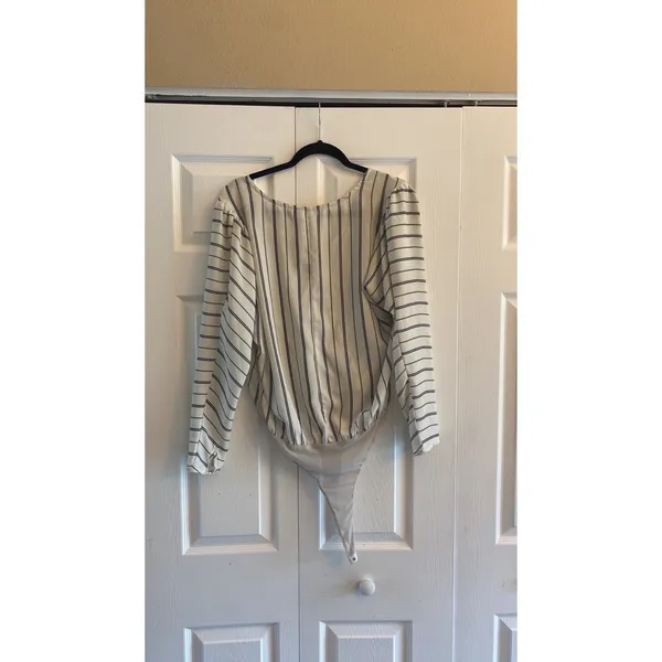 ASTR The Label Striped Surplice‎ Bodysuit Womens Size XL Ivory Black Long Sleeve - Image 5