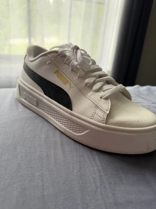Puma Sneakers Women’s White Black 7.5 - Image 3