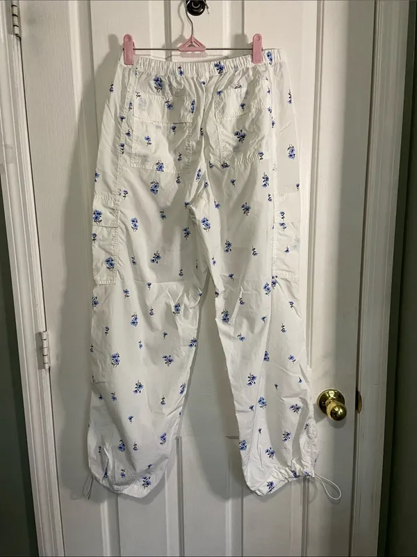 PINK Victoria's Secret White Cargo Joggers with Blue Floral Print - Image 4