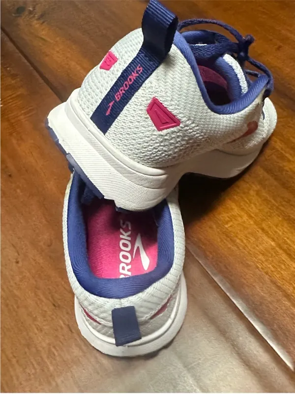 Brooks Revel Gray, Pink & Navy Women's Running Sneakers - Image 5