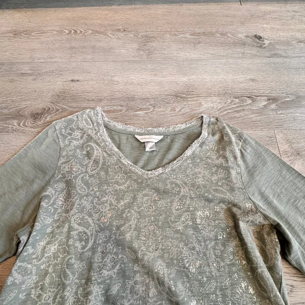 Christopher & Banks Sage Green‎ Paisley Foil V-Neck Top Large Short Sleeve Tunic - Image 2