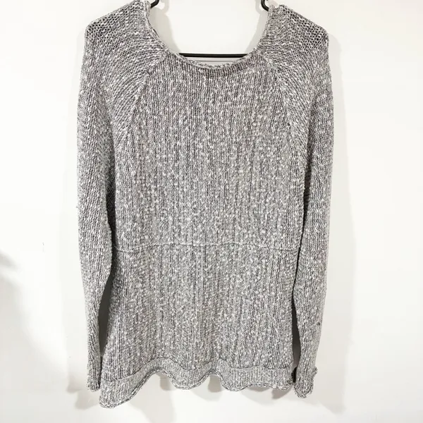 Free People‎ Grey V Neck Knit Sweatshirt Size Medium - Image 5