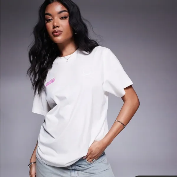 HUGO White shirt Short Sleeve Tee with Graphic Detail new small unisex - Image 3