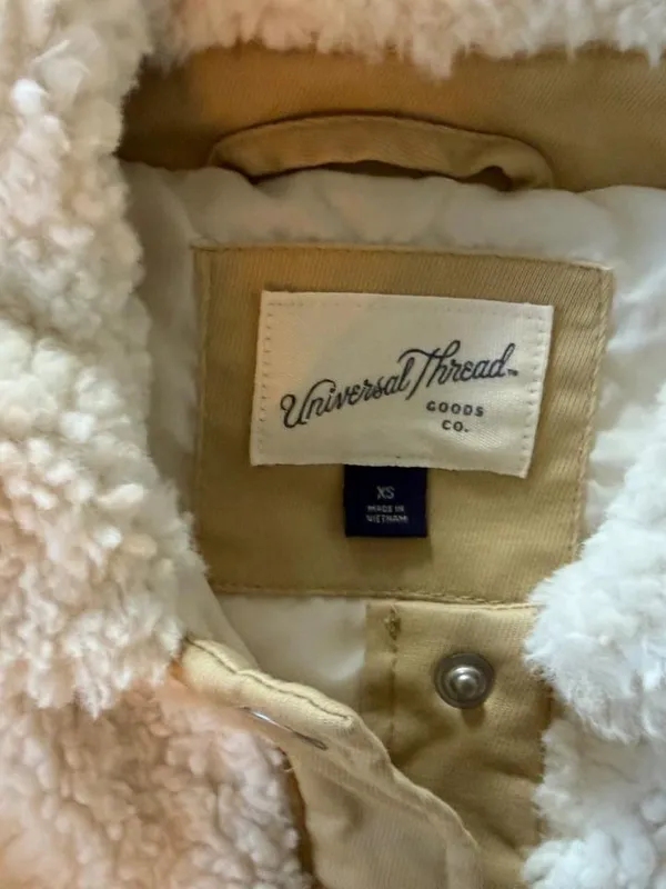 Universal Threads Cream Teddy Jacket with Tan Trim - Image 2