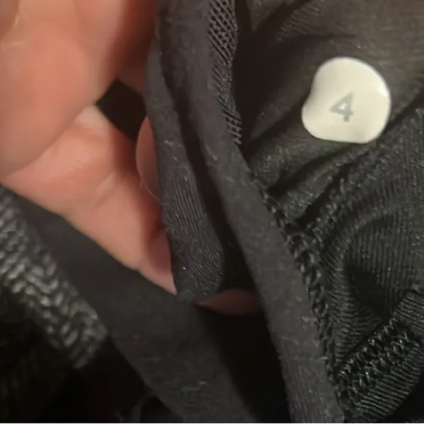 Lululemon sport bra size 4 - Image 3