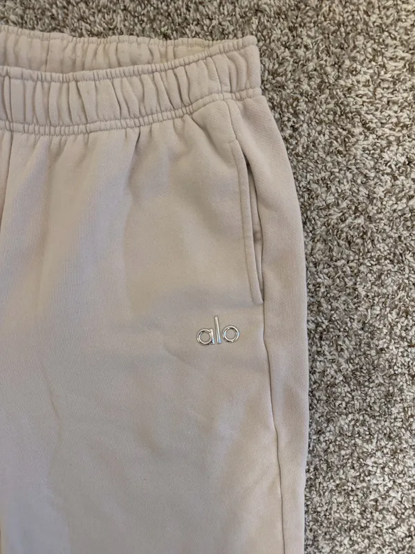 Alo Yoga light tan sweatpant joggers (size small) - Image 2