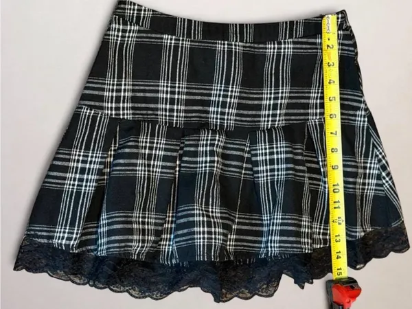 ROMWE Black Plaid Ruffle Mini Skirt with Lace Trim - Image 6