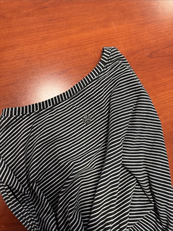 Lululemon striped tank // 081436 - Image 2