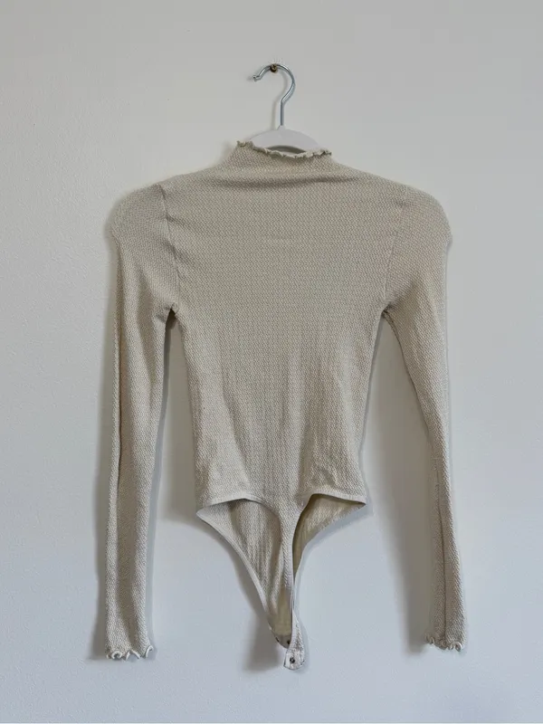 Free People Mara Mock Neck Bodysuit Size Medium M/L Cream Textured - Image 5