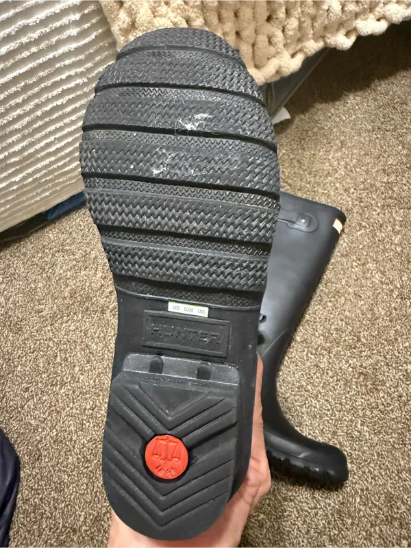 Hunter Women's Tall Black Original Rain Boots size 5 - Image 7
