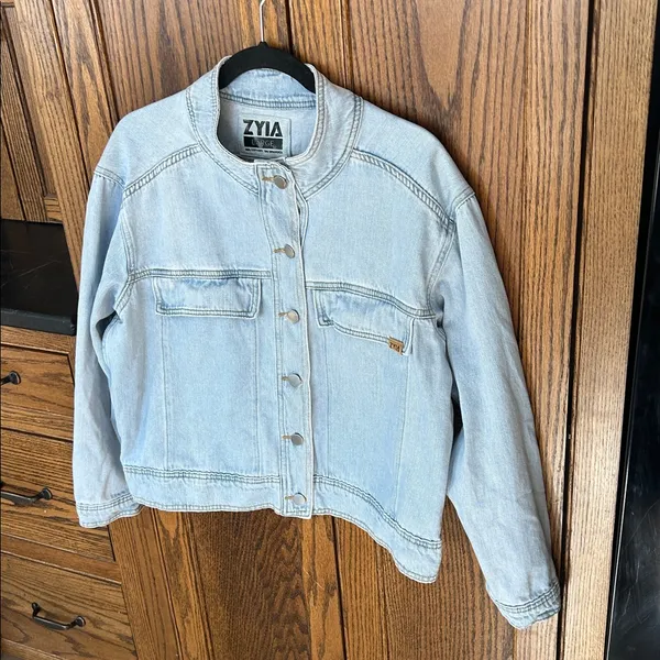 Zyia Crossroads Denim jacket‎ Light Wash size Large - Image 3