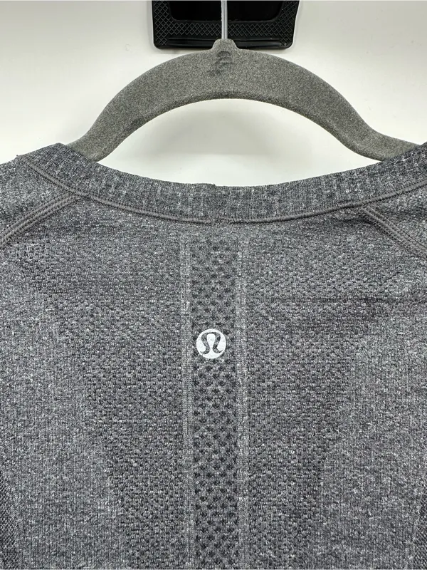 Lululemon‎ Swiftly Tech Long Sleeve Crew Heathered Black Size 6 Seamless - Image 6