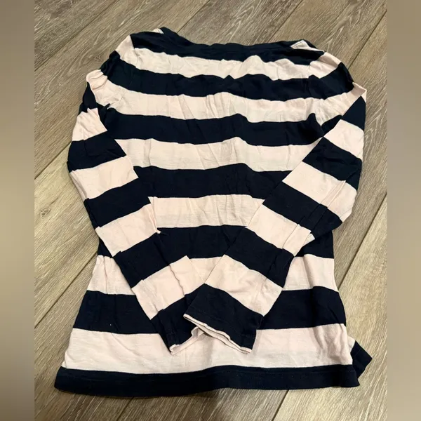 Old Navy Women’s Henley Navy and Pink Striped Top - Image 3