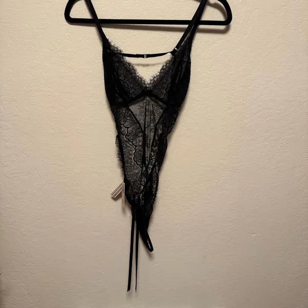NWT: Victoria's Secret Black Lace Lingerie - Image 5