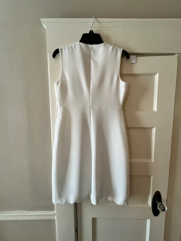 White Professional Dress Size 6 - Image 2