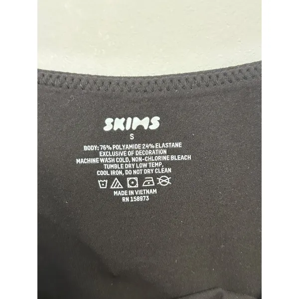 SKIMS Fits Everybody Cami Bodysuit Black NWT small - Image 4