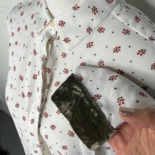 Loft Women's White‎ Red Green Berry Velvet Cuff Button Blouse Size Small - Image 7
