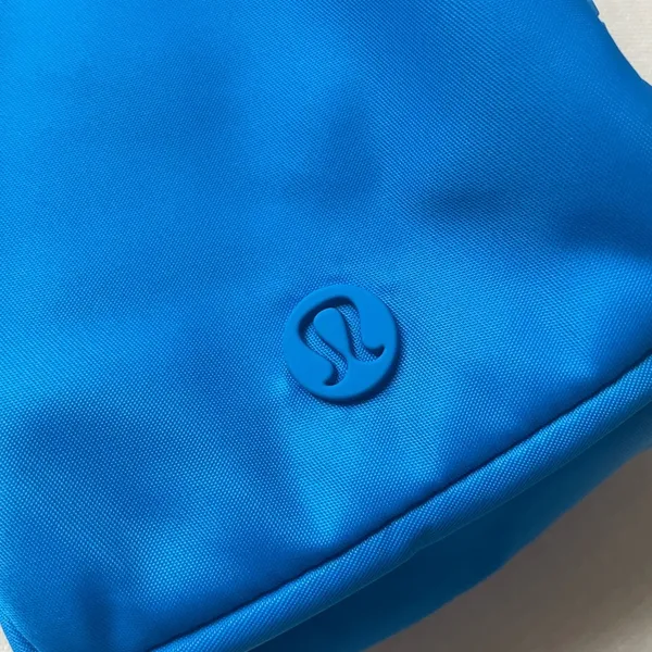 Lululemon Water Bottle Crossbody Bag with Front Pocket 2L - Poolside/Tru… - Image 2
