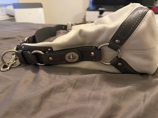Vintage Carly Coach Bag - Image 4