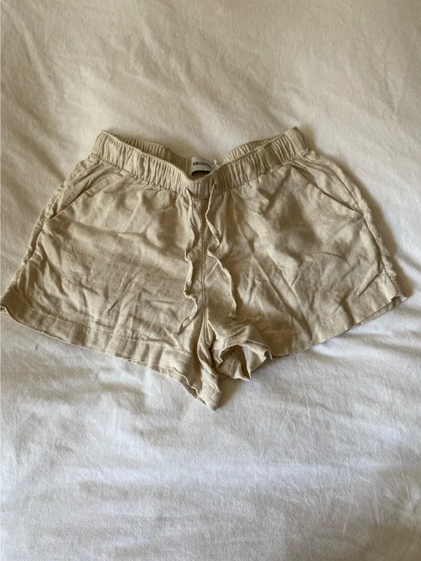 Hollister tan beige linen shorts - Image 2