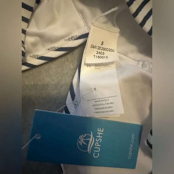 NWT CUPSHE One Piece Swimsuit Tummy Control V white blue vertical stripes size S - Image 6