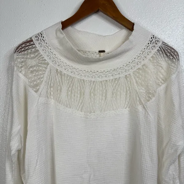 Free People Spring Valley‎ Lace Detail Waffle Knit Henley Size Small - Image 4
