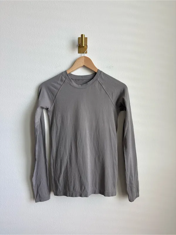 Athleta Long Sleeve Sparkle Performance Top Thumbholes Gray Women's S - Image 4