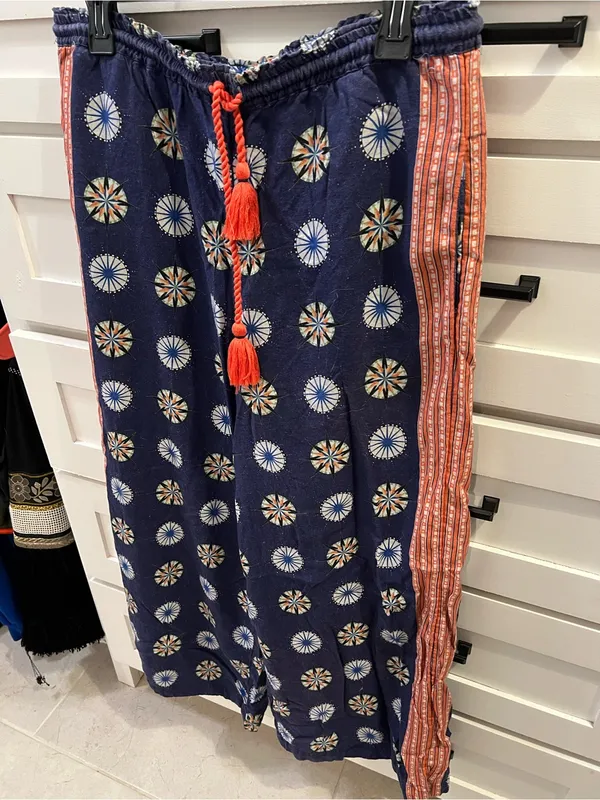 Anthropologie Navy Pants with Coral Drawstring and Multicolor Floral Print - Image 3