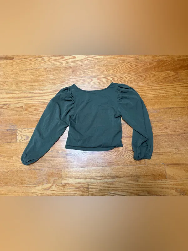 ☀️Banana Republic Olive Green Ruched Crop Top - Image 3