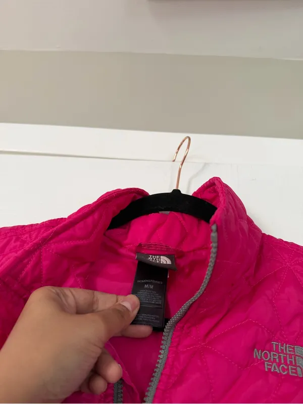 The North Face Fuscia Pink Puffer Vest - Image 4
