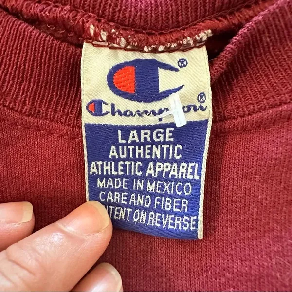 Champion vintage distressed sweatshirt, maroon size large - Image 4