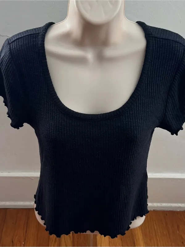 Abercrombie & Fitch Black Ribbed Scoop Neck Short Sleeve Tee, size S lettuce hem - Image 2