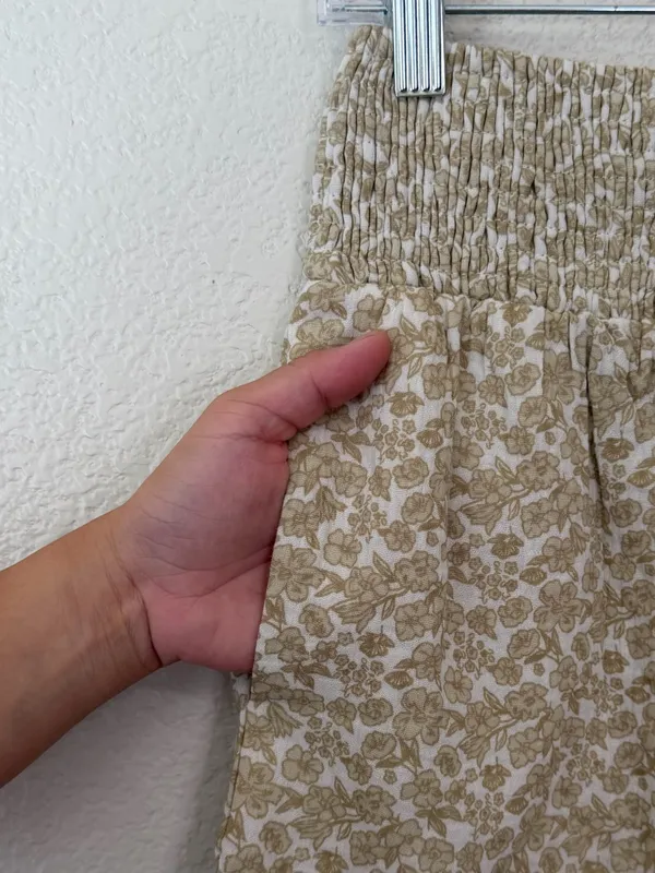 NWOT Entro 100% Cotton Tan Floral Smocked High-Waisted Ruffle Shorts, Sz Small - Image 3